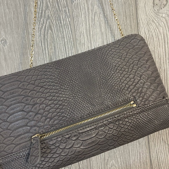 Urban Expressions Grey & Gold Crossbody Purse Clutch with Chain Faux Alligator - Picture 7 of 11
